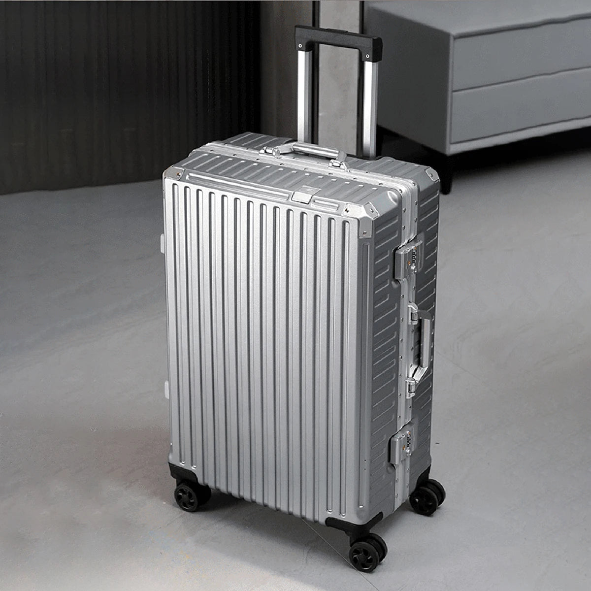 3-piece hardside luggage set with aluminum frame