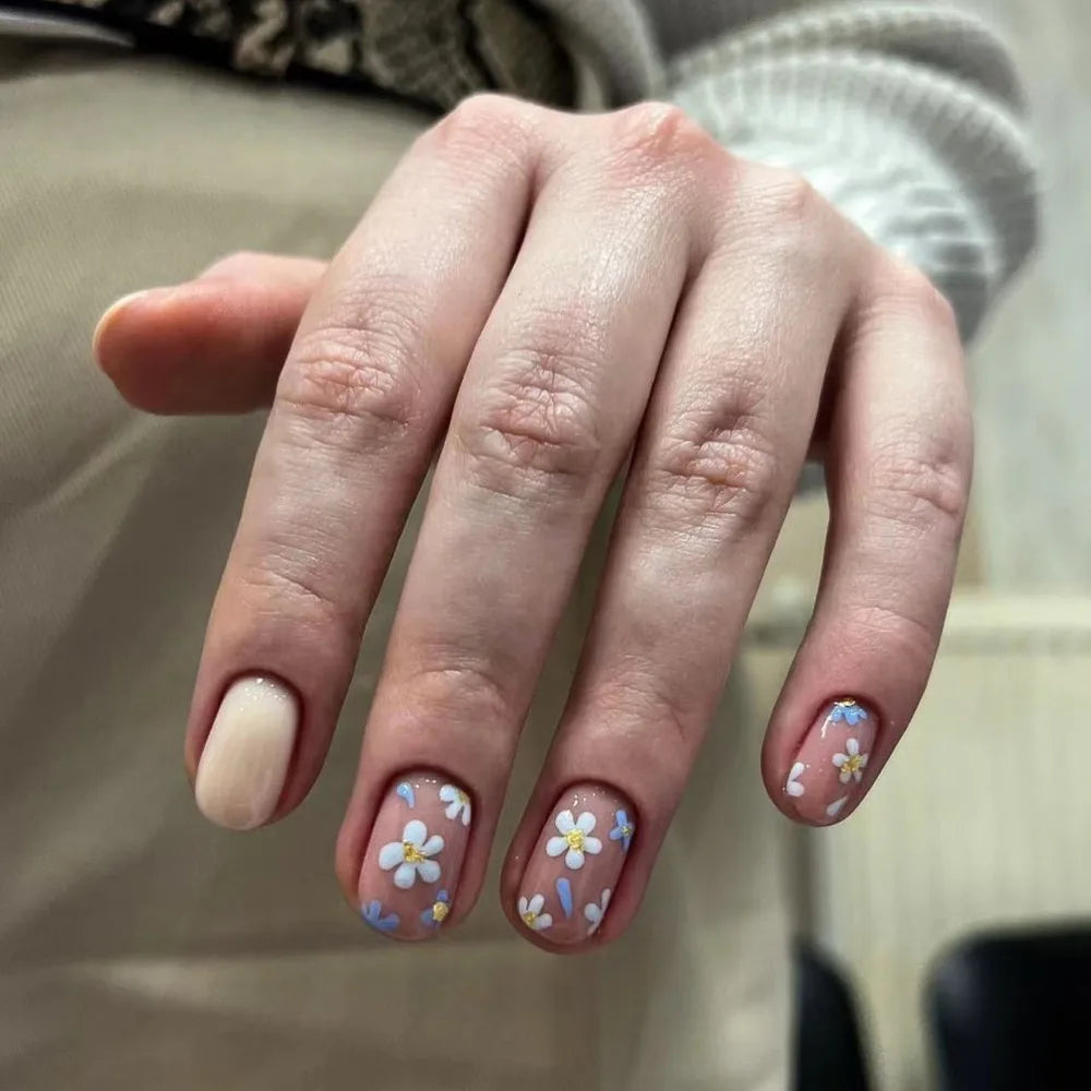 Cartoon press-on nails with snail design