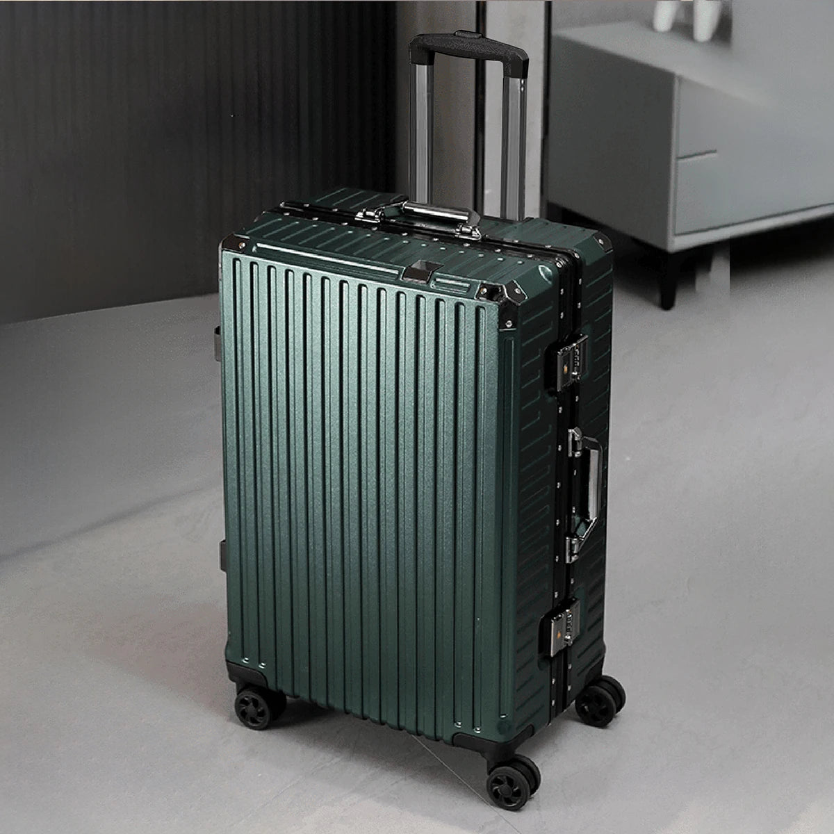 3-piece hardside luggage set with aluminum frame