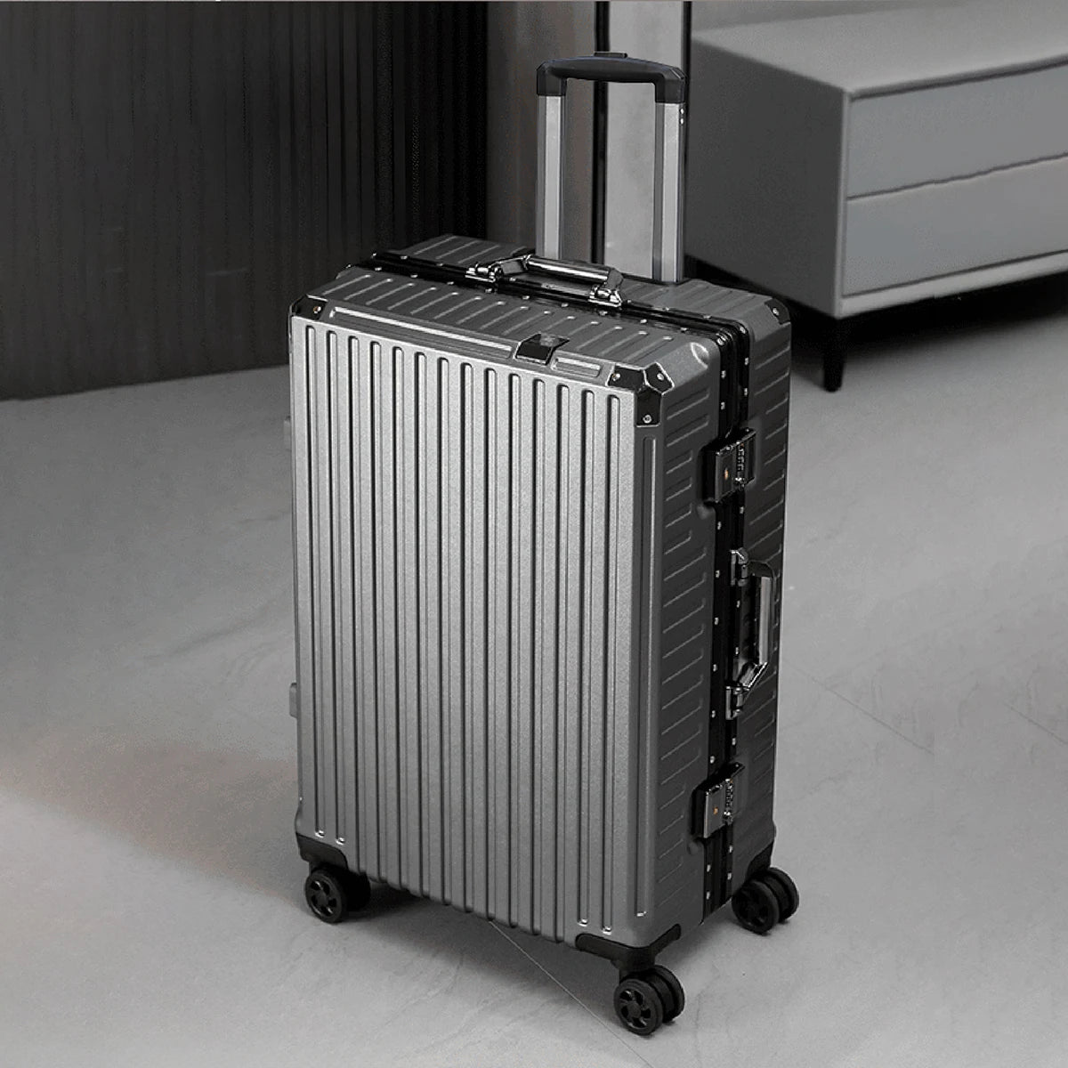 3-piece hardside luggage set with aluminum frame