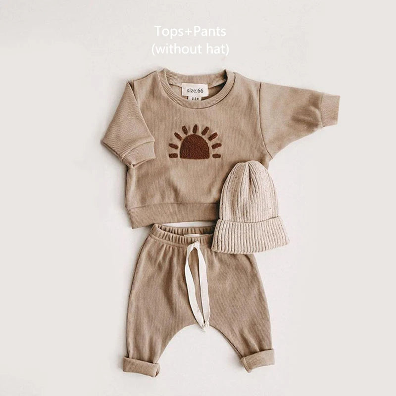 Newborn baby clothing set with T-shirt and pants