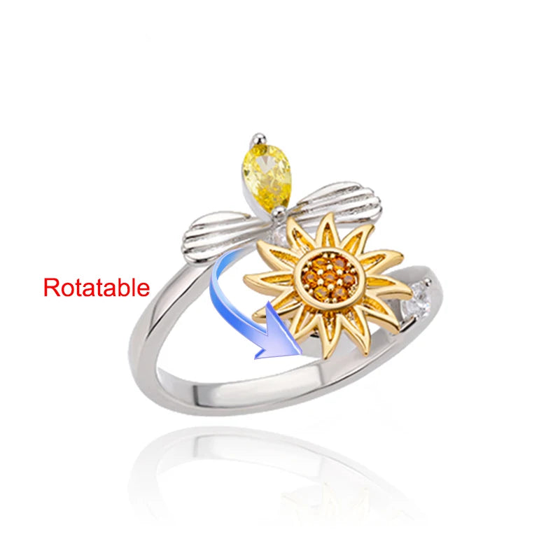 Rotating anxiety ring with clover design