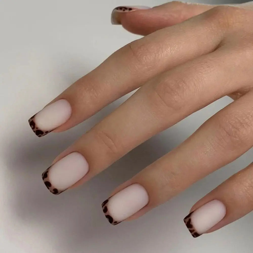 Cartoon press-on nails with snail design