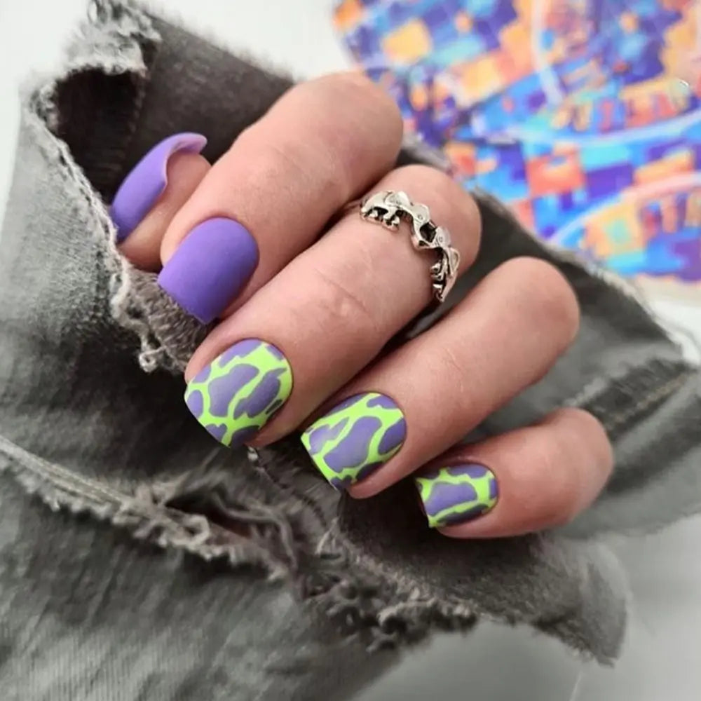 Cartoon press-on nails with snail design