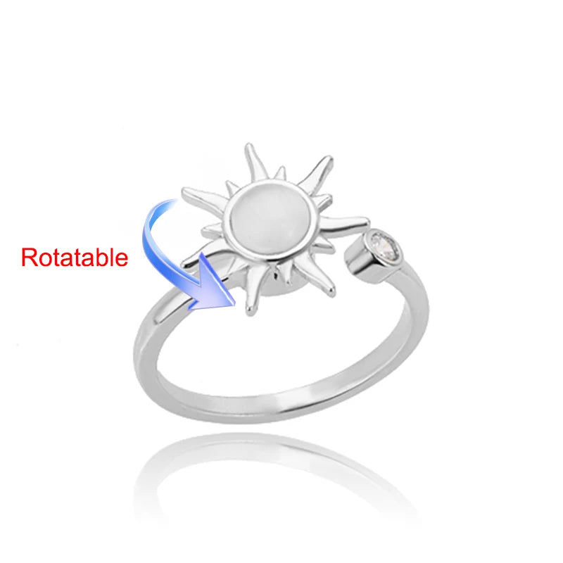 Rotating anxiety ring with clover design