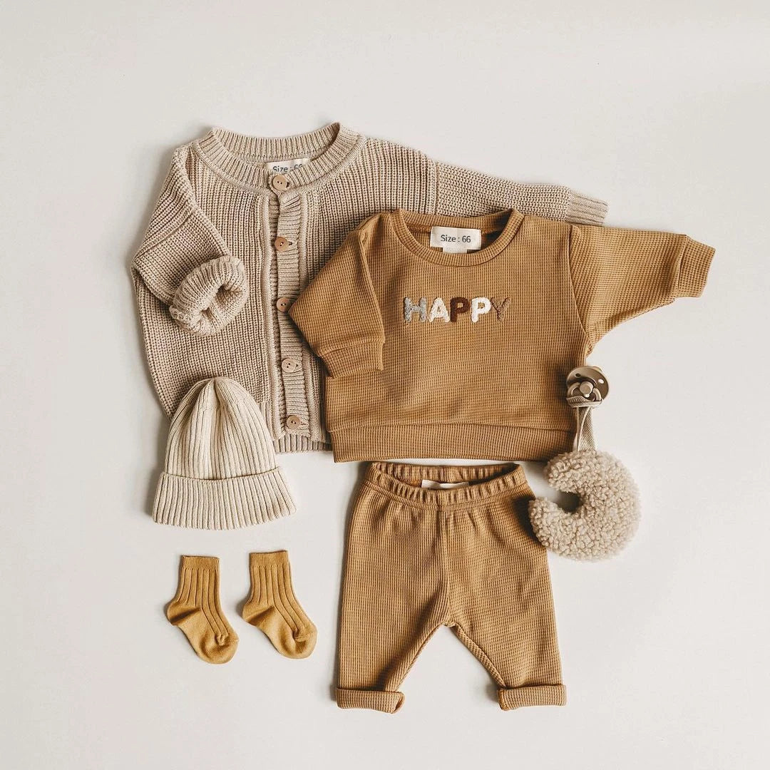 Newborn baby clothing set with T-shirt and pants