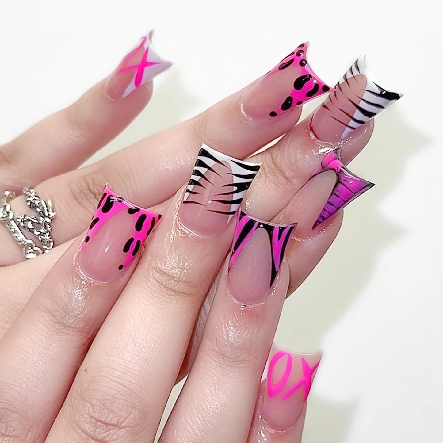Duckbill press-on nails short design