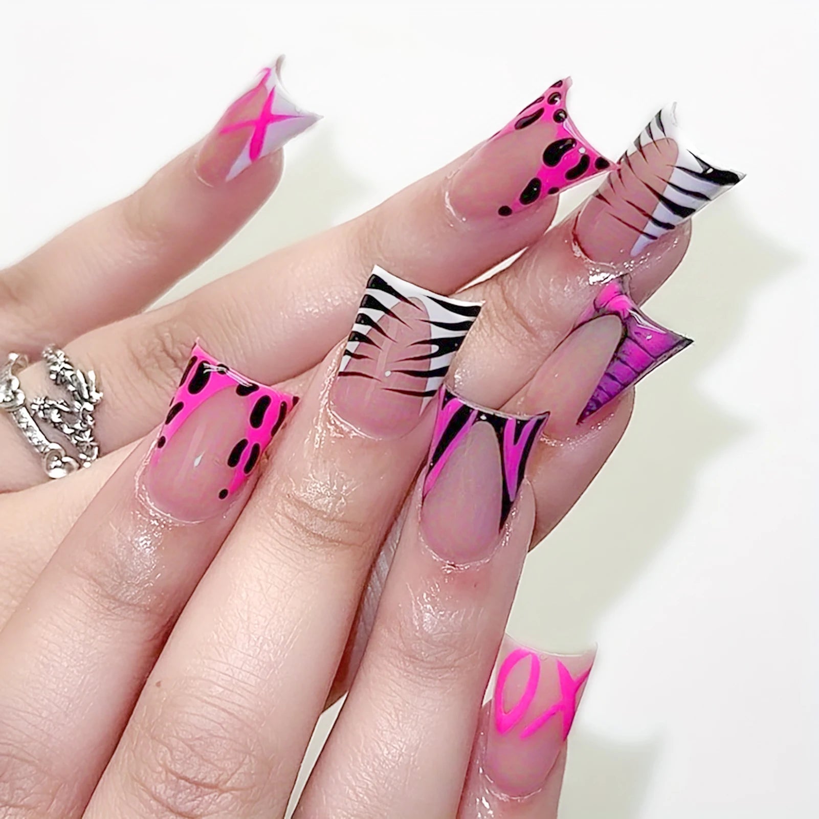 Duckbill press-on nails short design