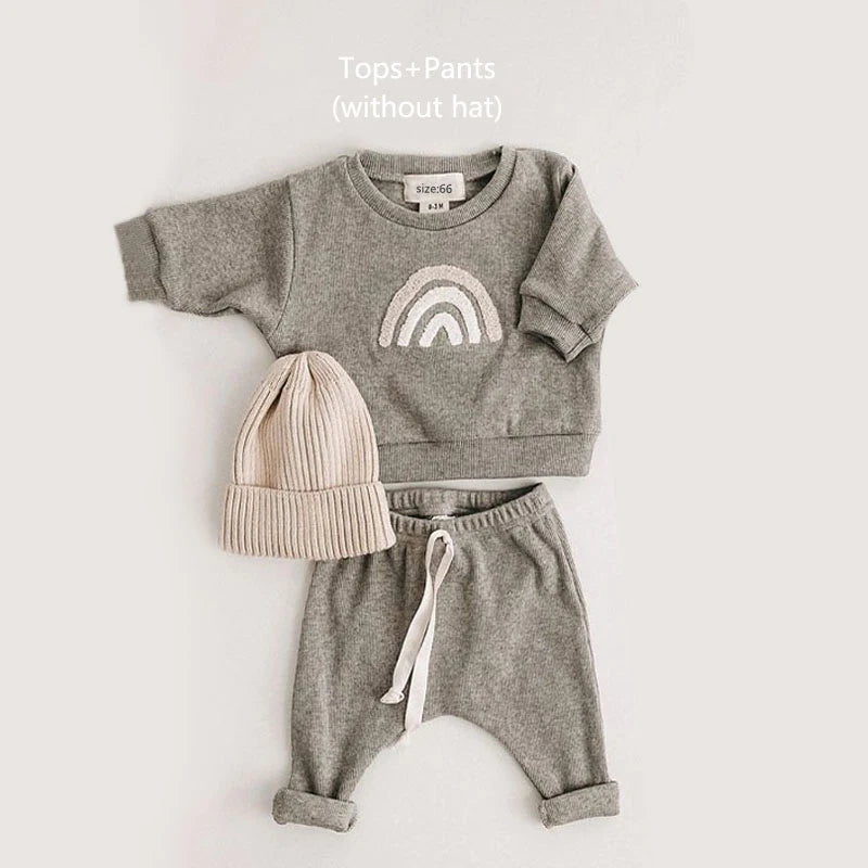 Newborn baby clothing set with T-shirt and pants