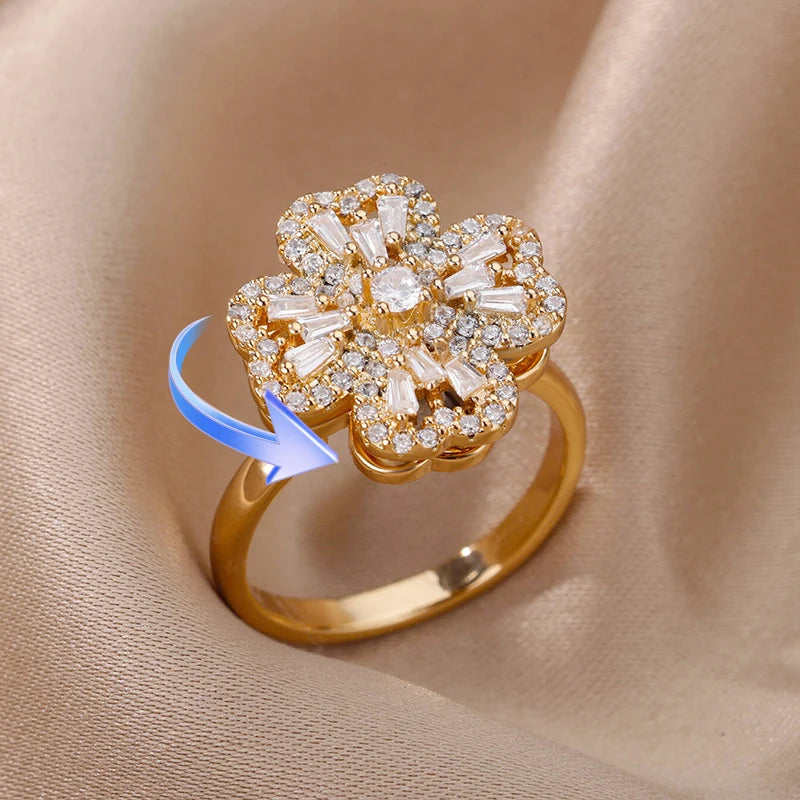 Rotating anxiety ring with clover design