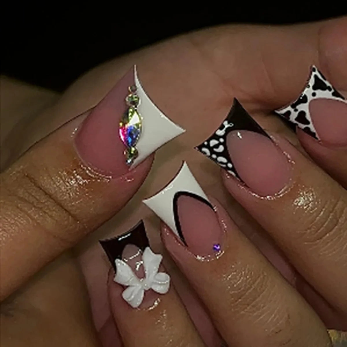 Duckbill press-on nails short design