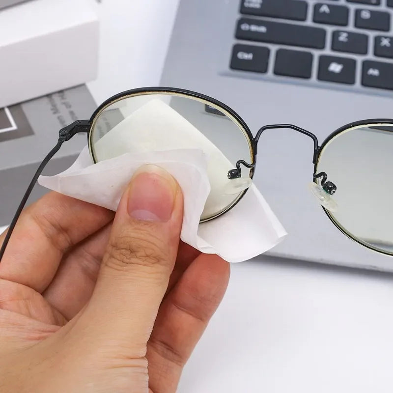 10/100 Pcs. Disposable Anti-Fog Anti-Fog Dust Remover Lens Cleaning Wipes for Sunglasses and Phone Screens