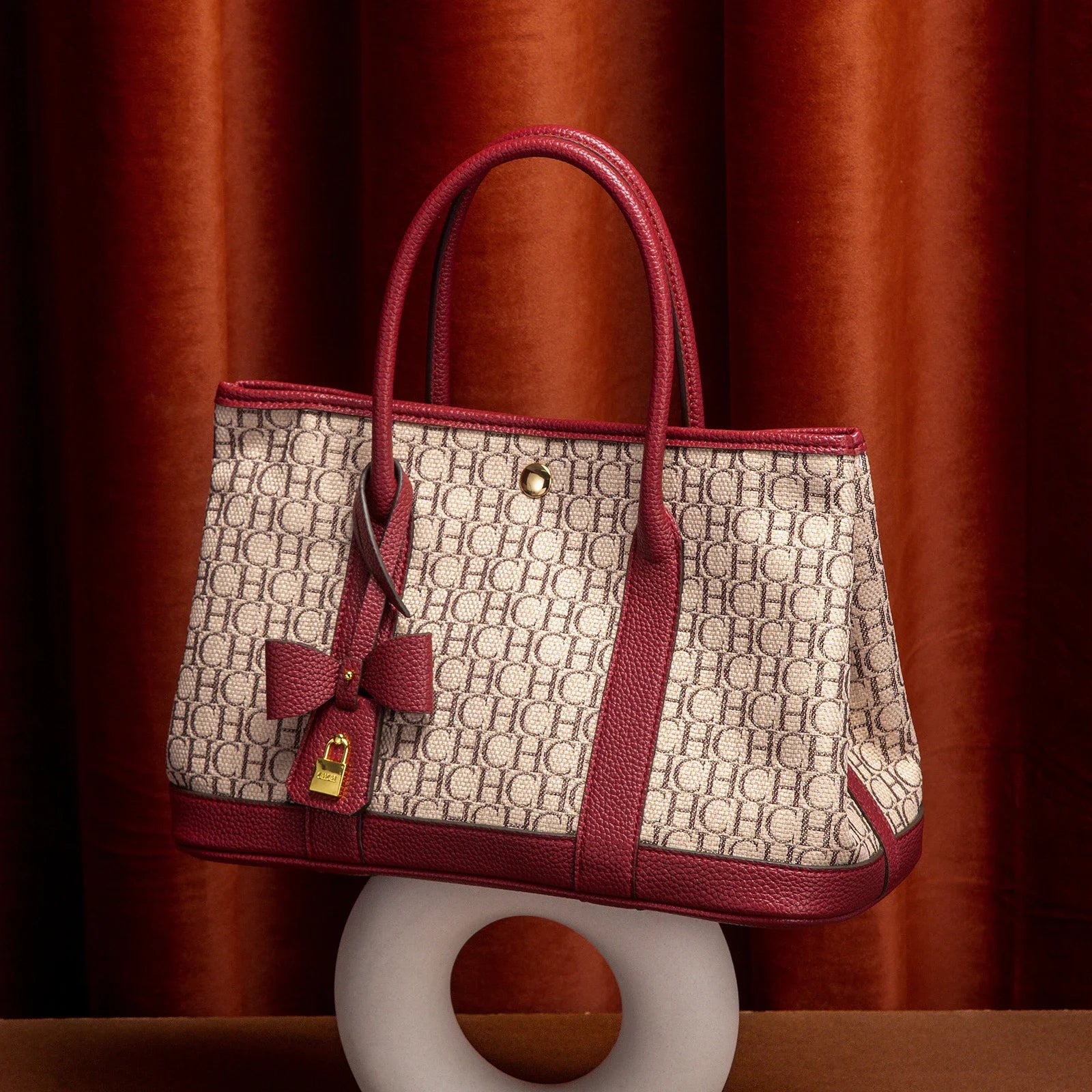 Mixed fabric handbag | Autumn, urban and practical style for women | CH