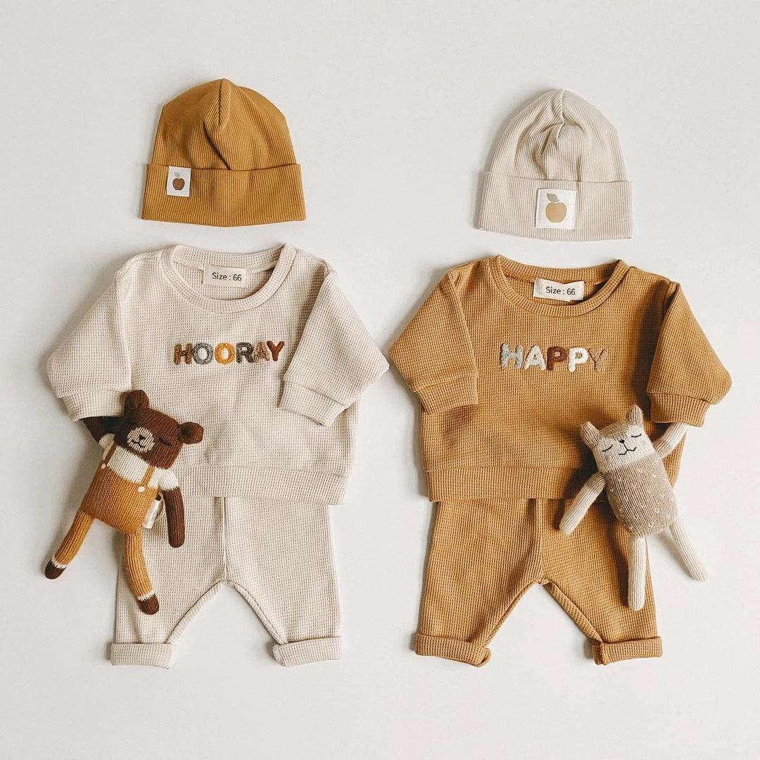 Newborn baby clothing set with T-shirt and pants