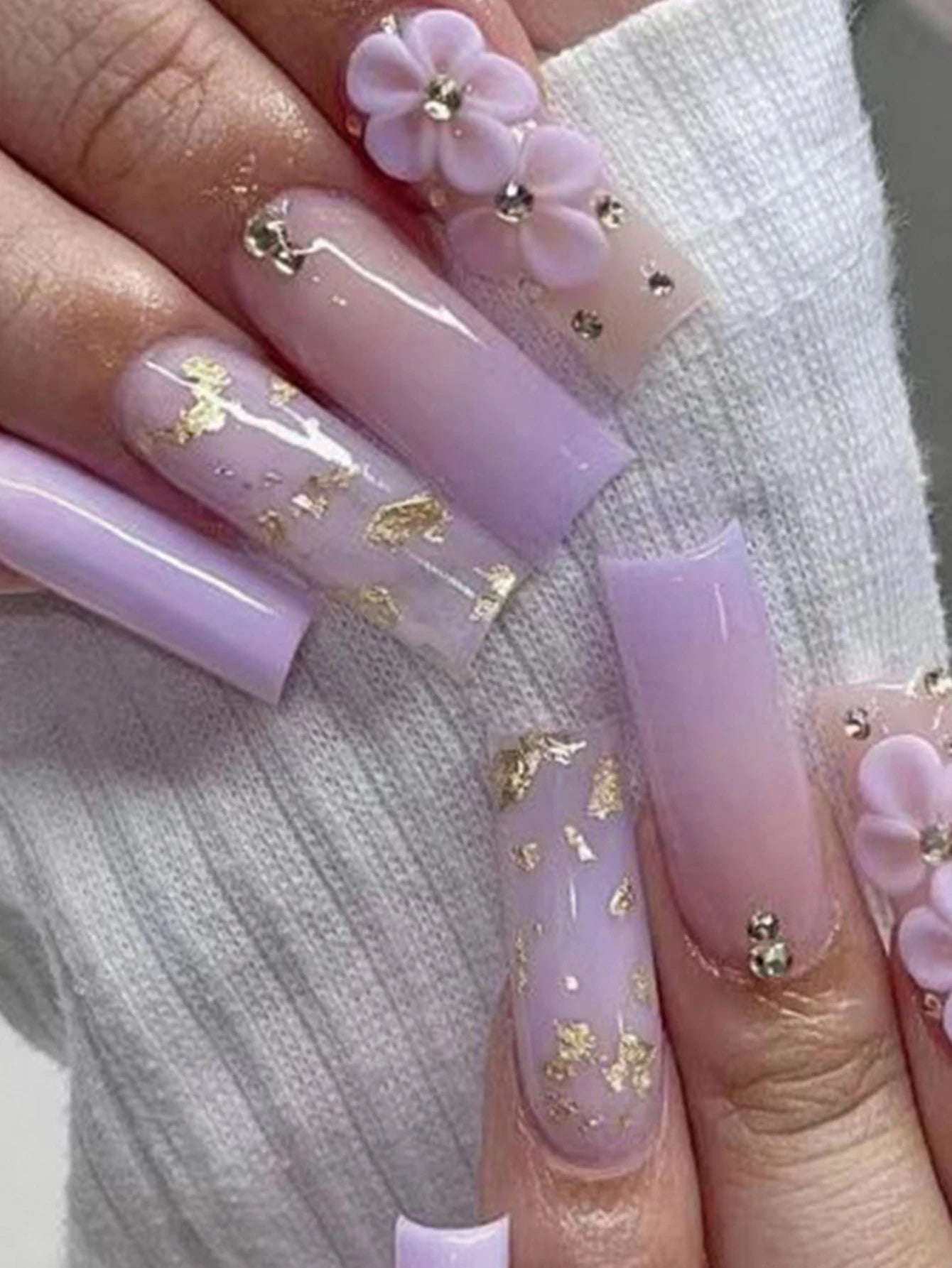 Short square press-on nails with 3D flowers