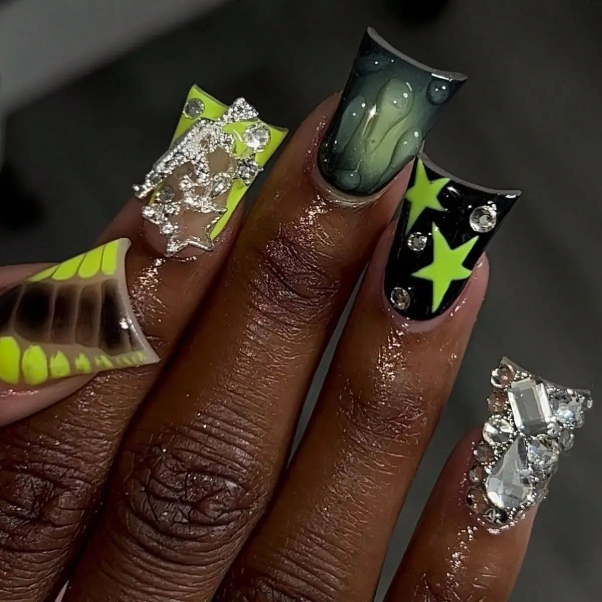 Duckbill press-on nails short design